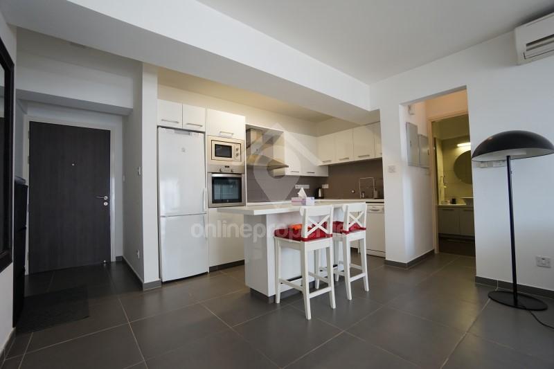 To change image, hover mouse over thumbnails below