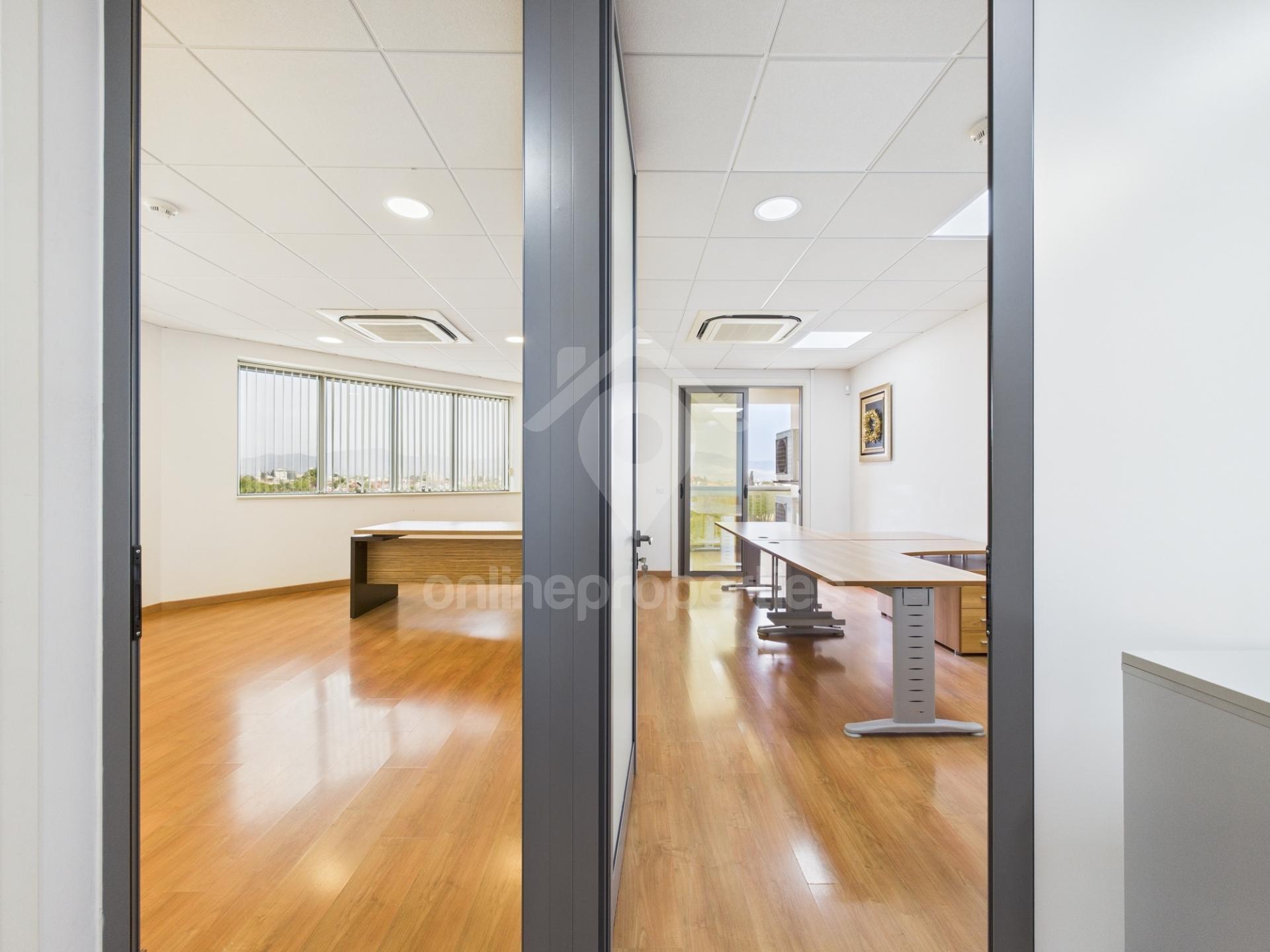 To change image, hover mouse over thumbnails below