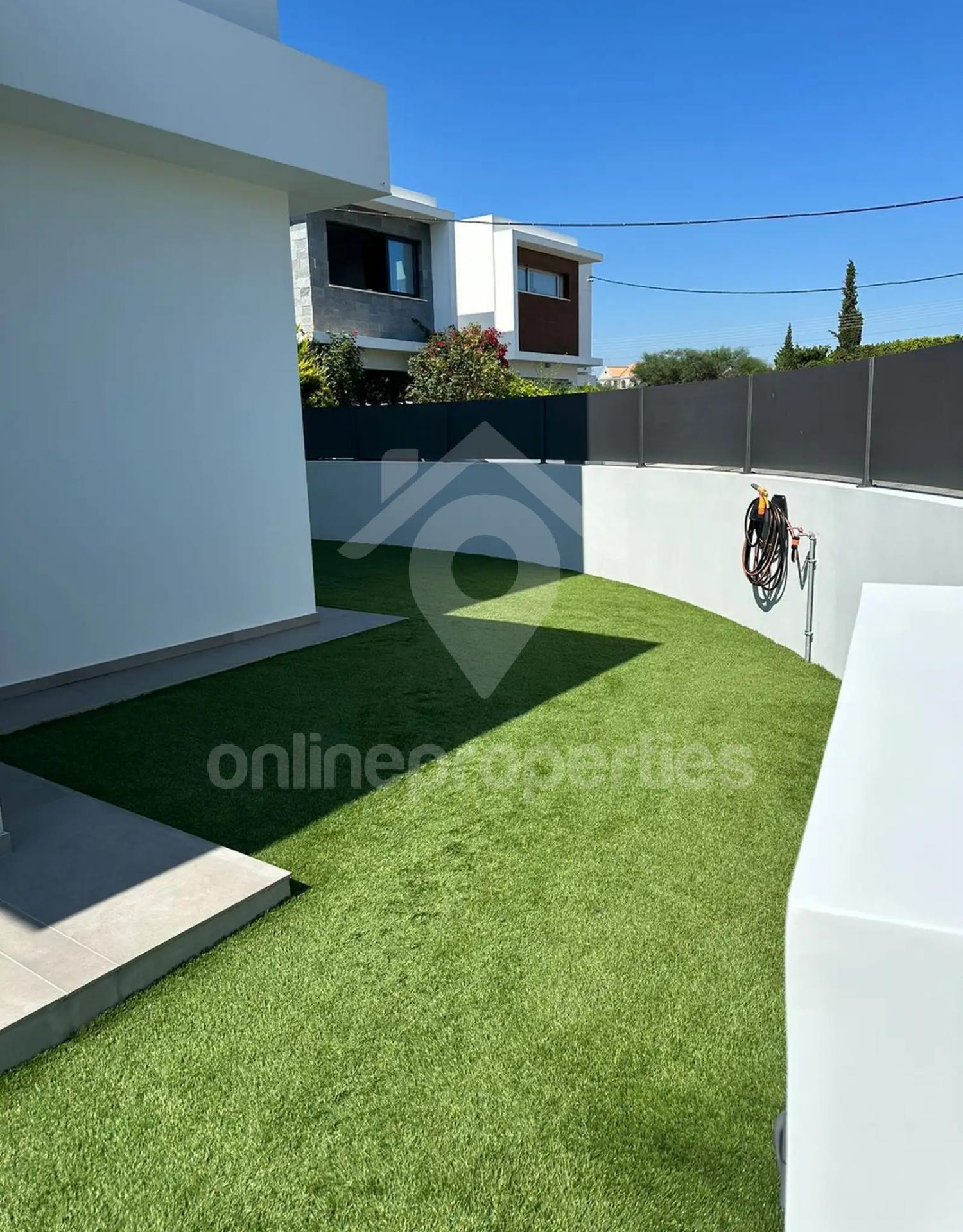 To change image, hover mouse over thumbnails below