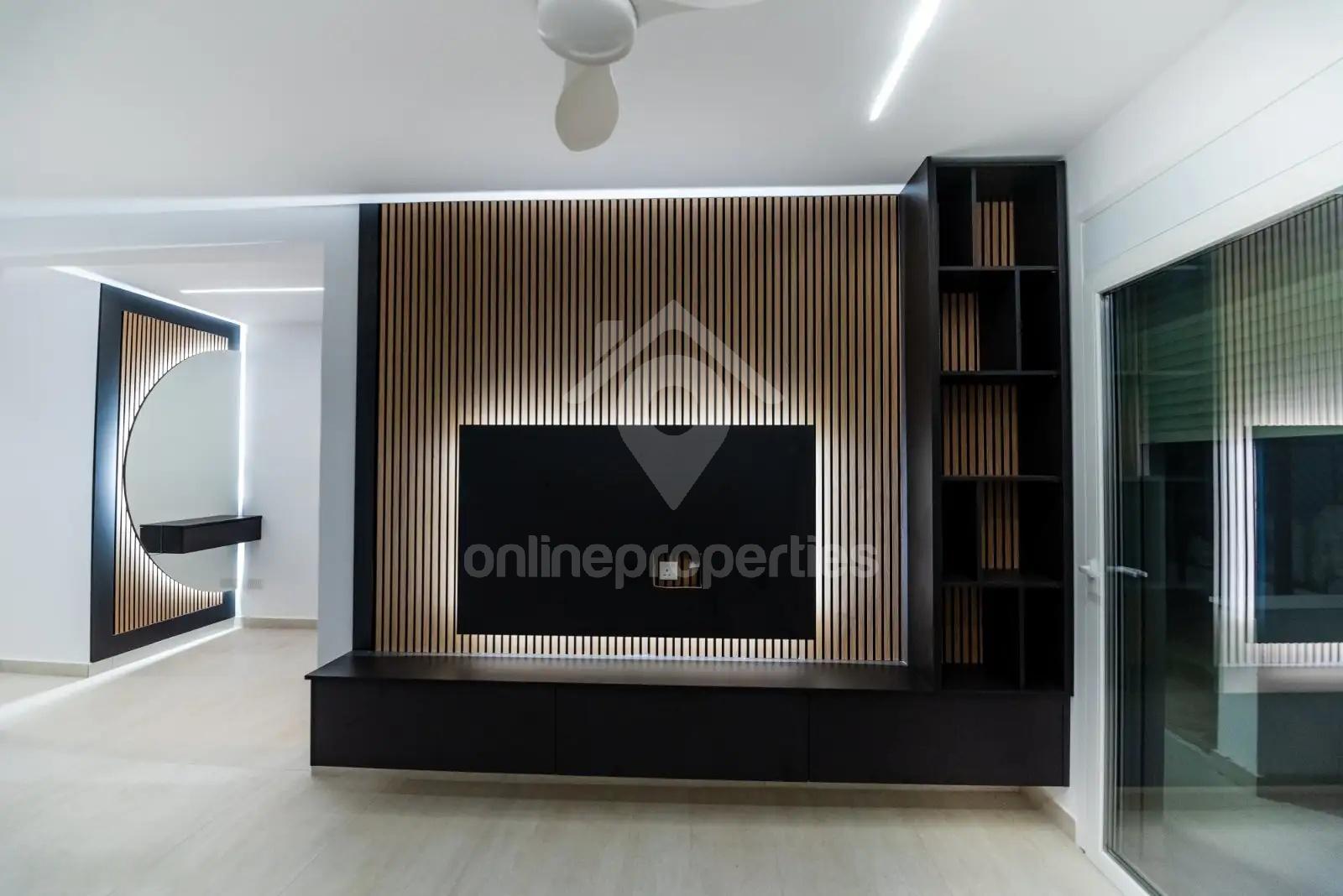 To change image, hover mouse over thumbnails below