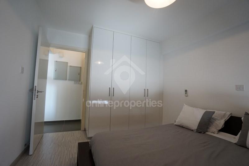 To change image, hover mouse over thumbnails below