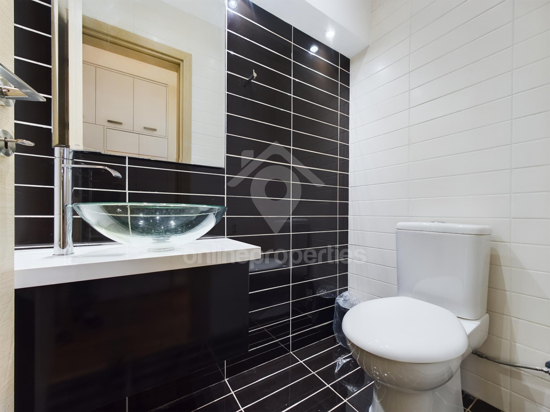 To change image, hover mouse over thumbnails below