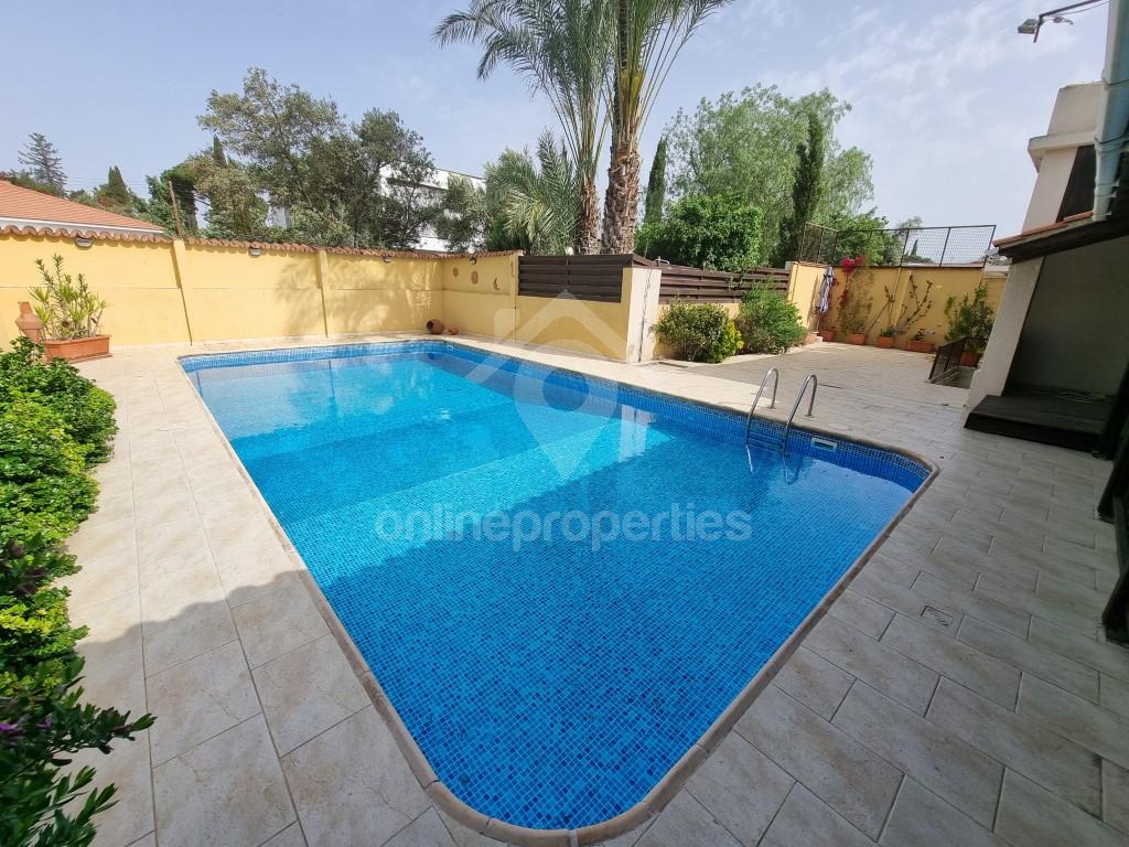 To change image, hover mouse over thumbnails below