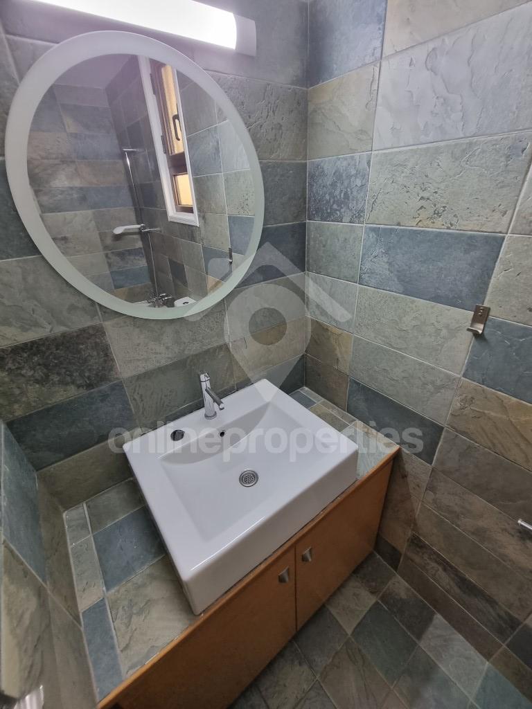 To change image, hover mouse over thumbnails below