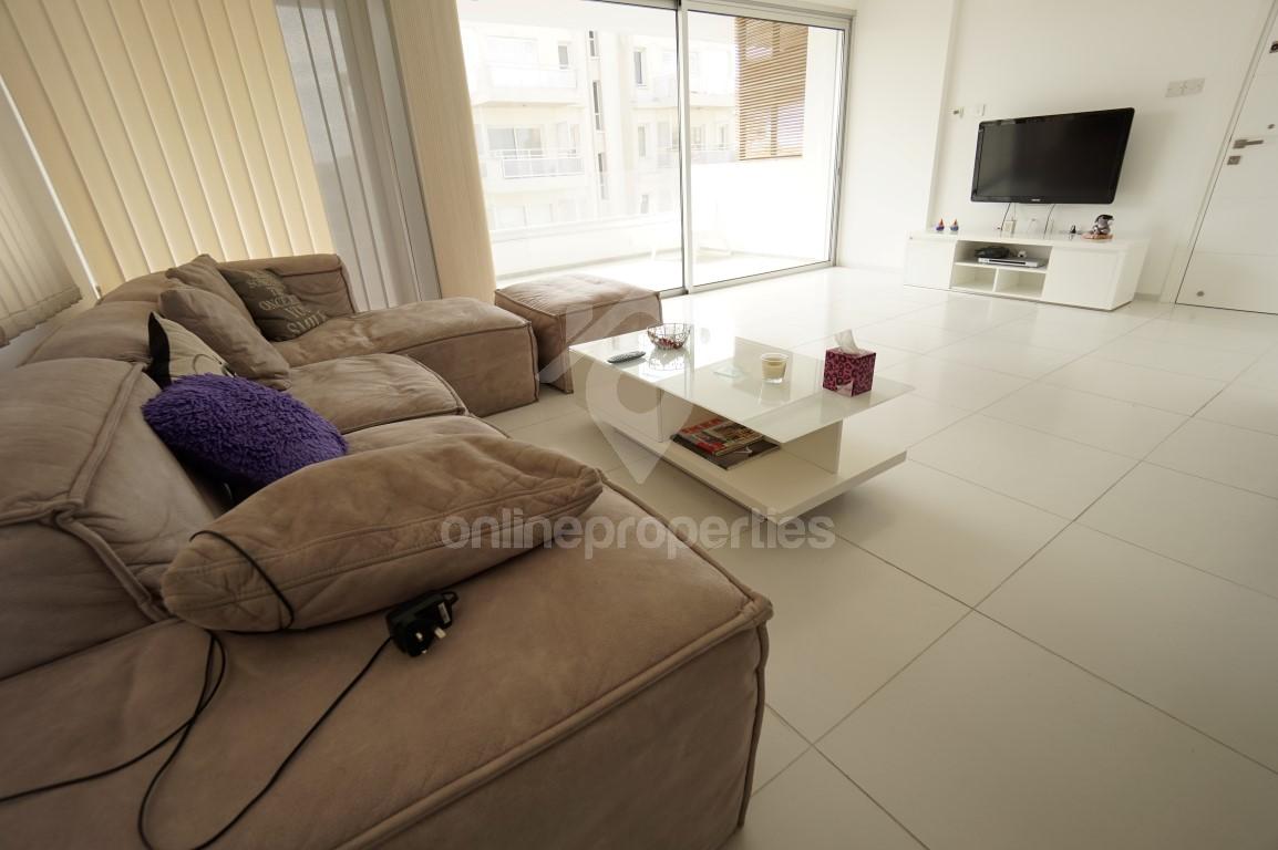 To change image, hover mouse over thumbnails below