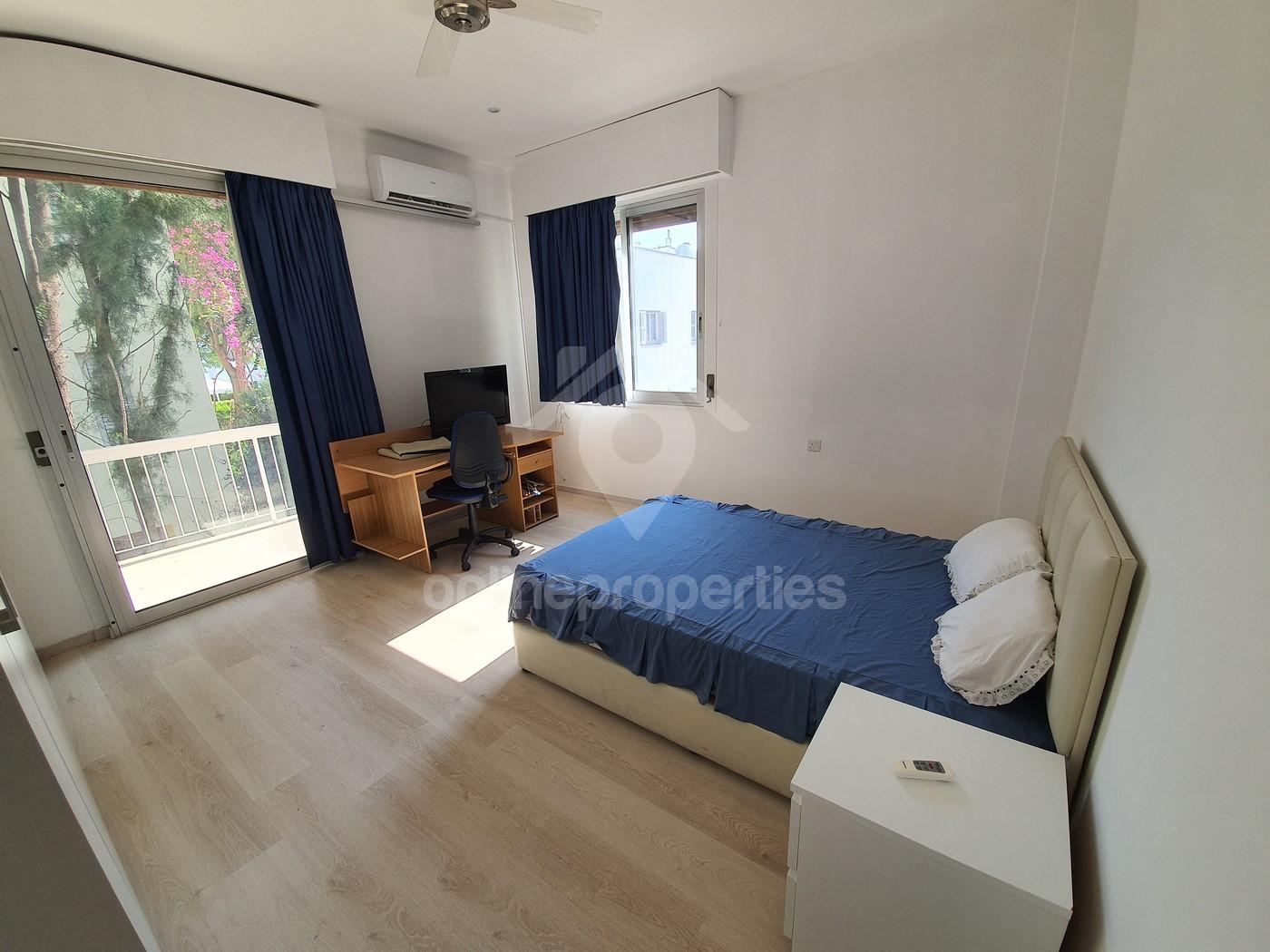 To change image, hover mouse over thumbnails below