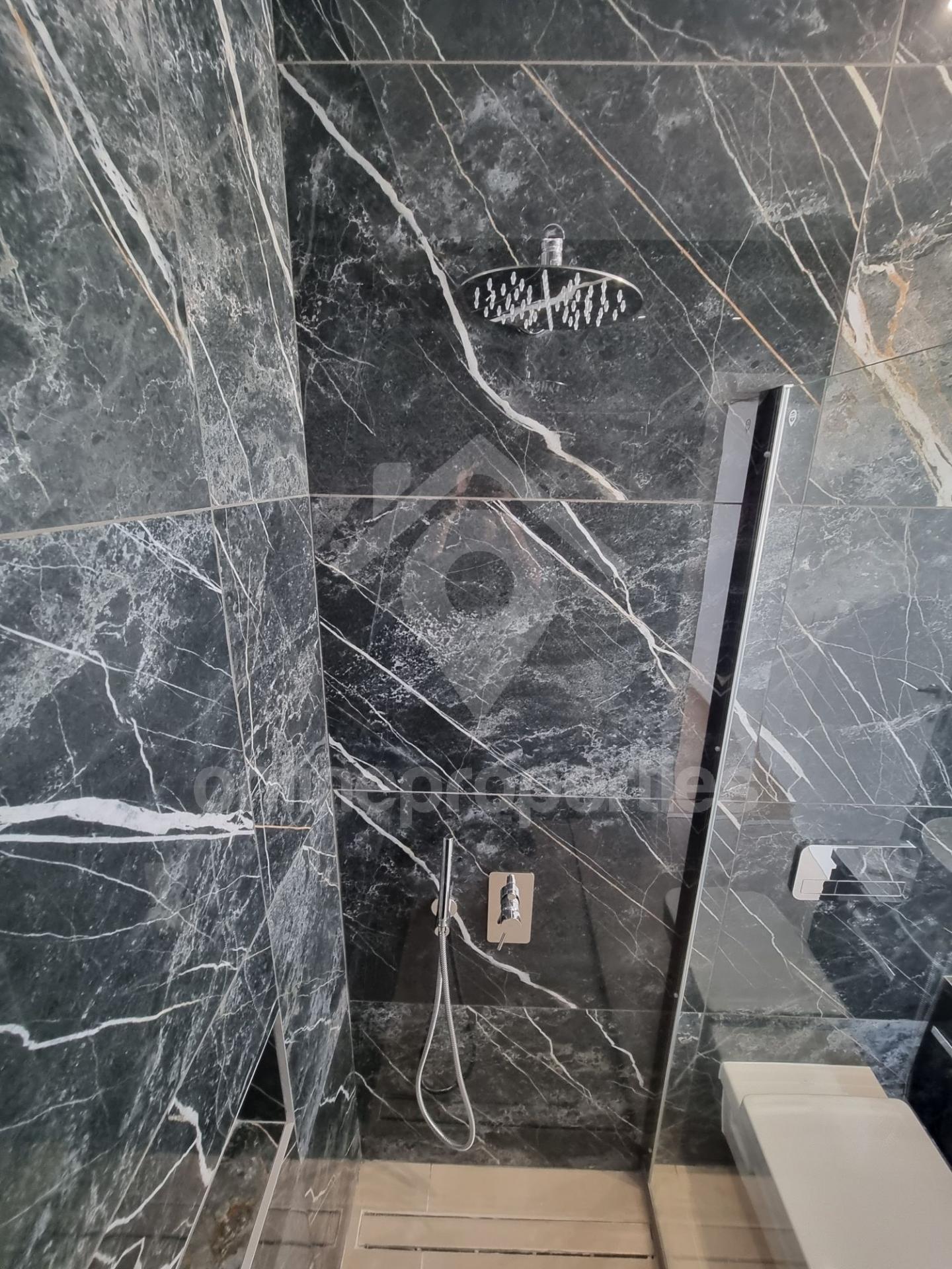 To change image, hover mouse over thumbnails below