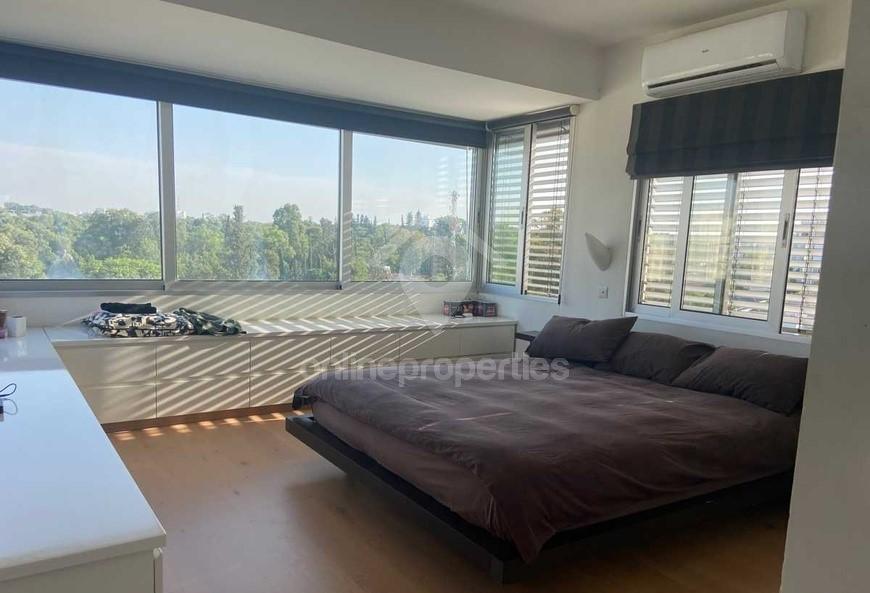 To change image, hover mouse over thumbnails below