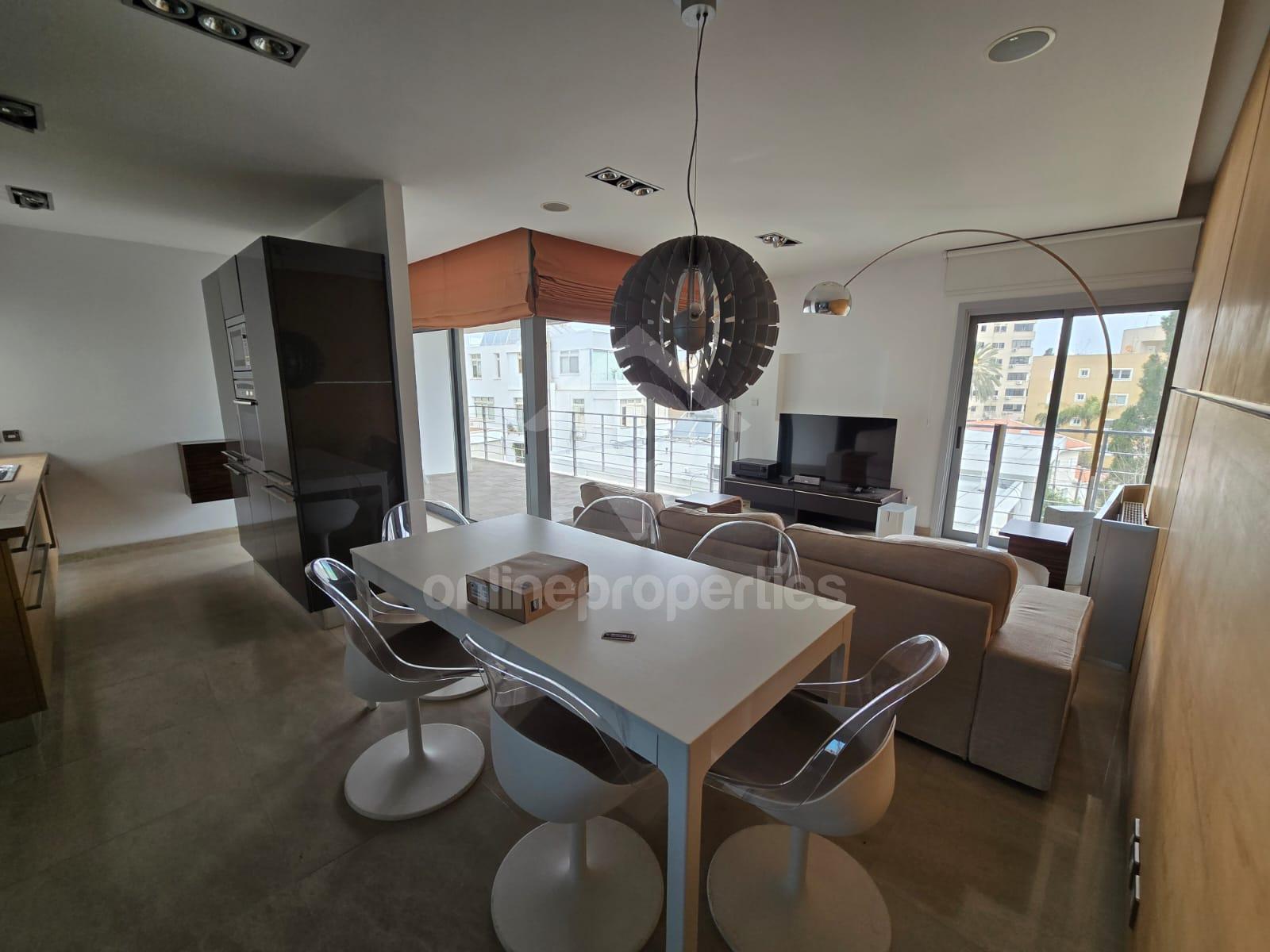 To change image, hover mouse over thumbnails below