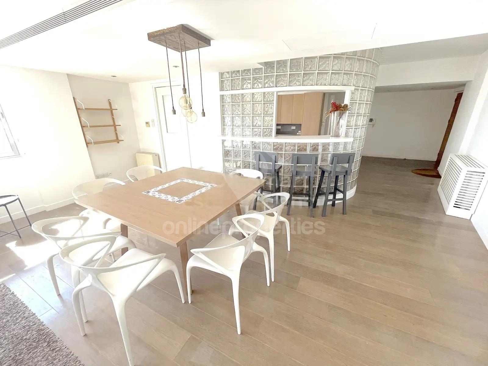 To change image, hover mouse over thumbnails below