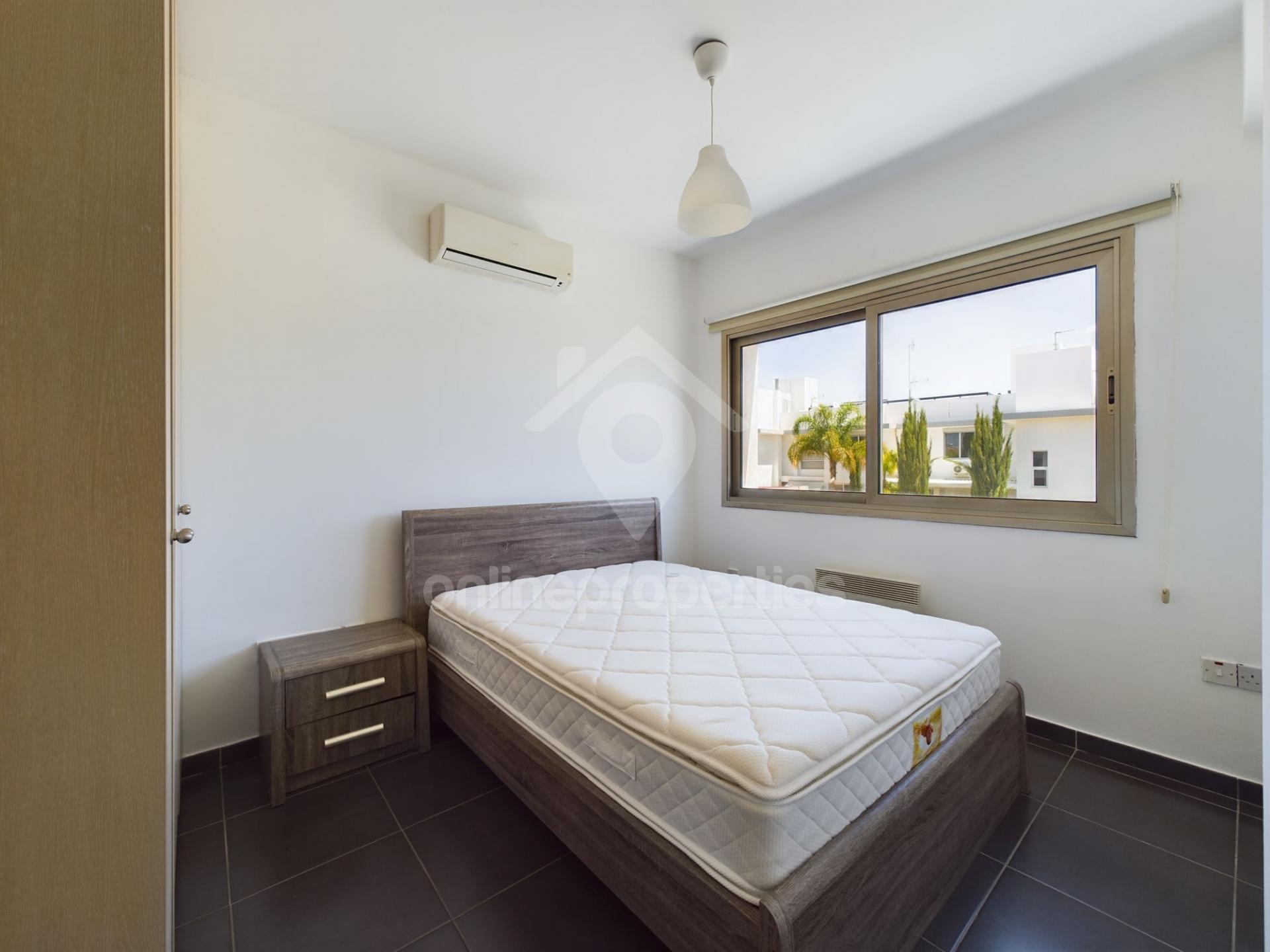 To change image, hover mouse over thumbnails below