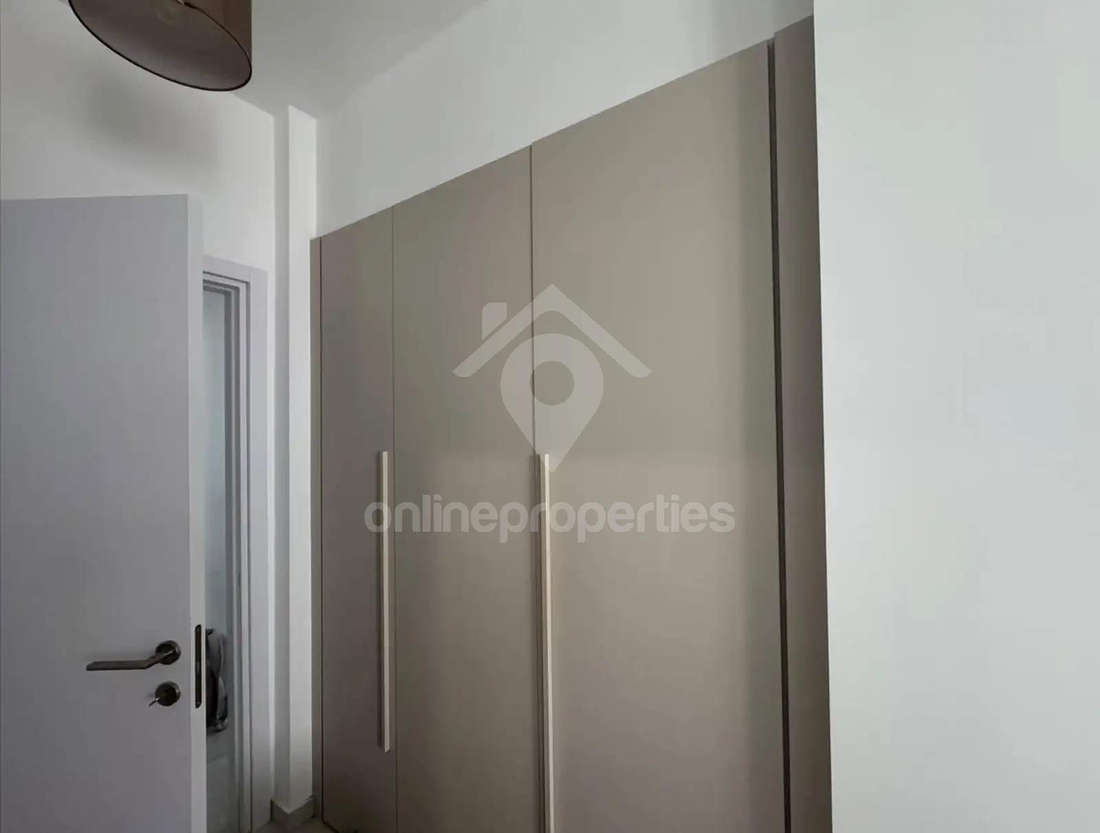 To change image, hover mouse over thumbnails below