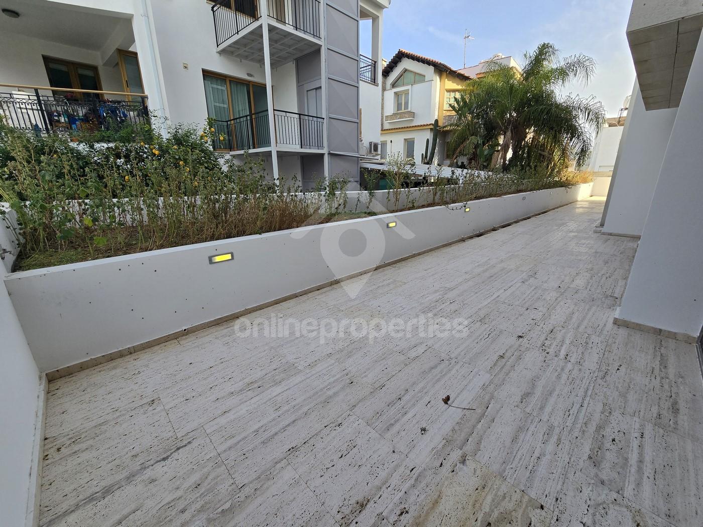 To change image, hover mouse over thumbnails below