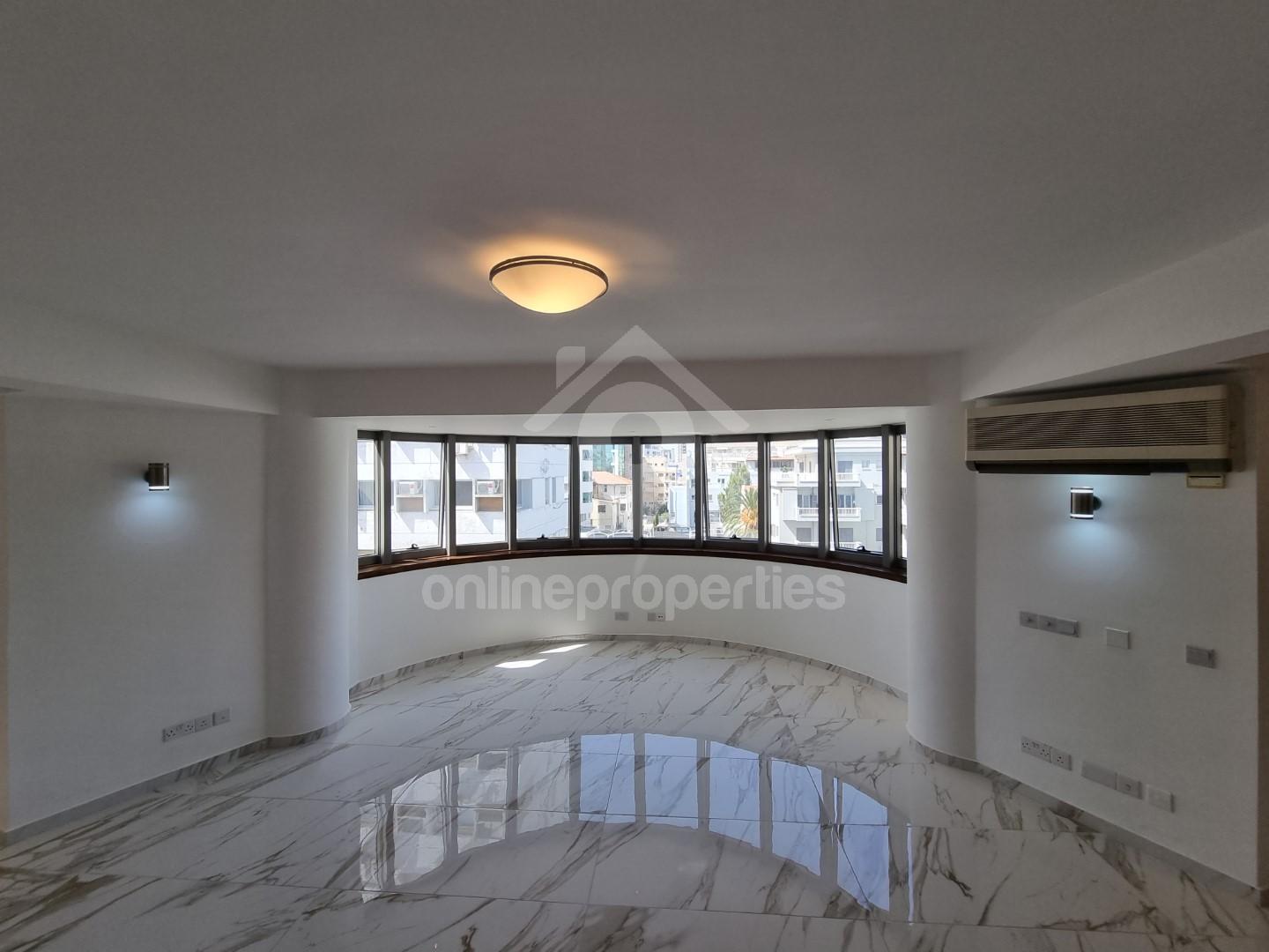 To change image, hover mouse over thumbnails below