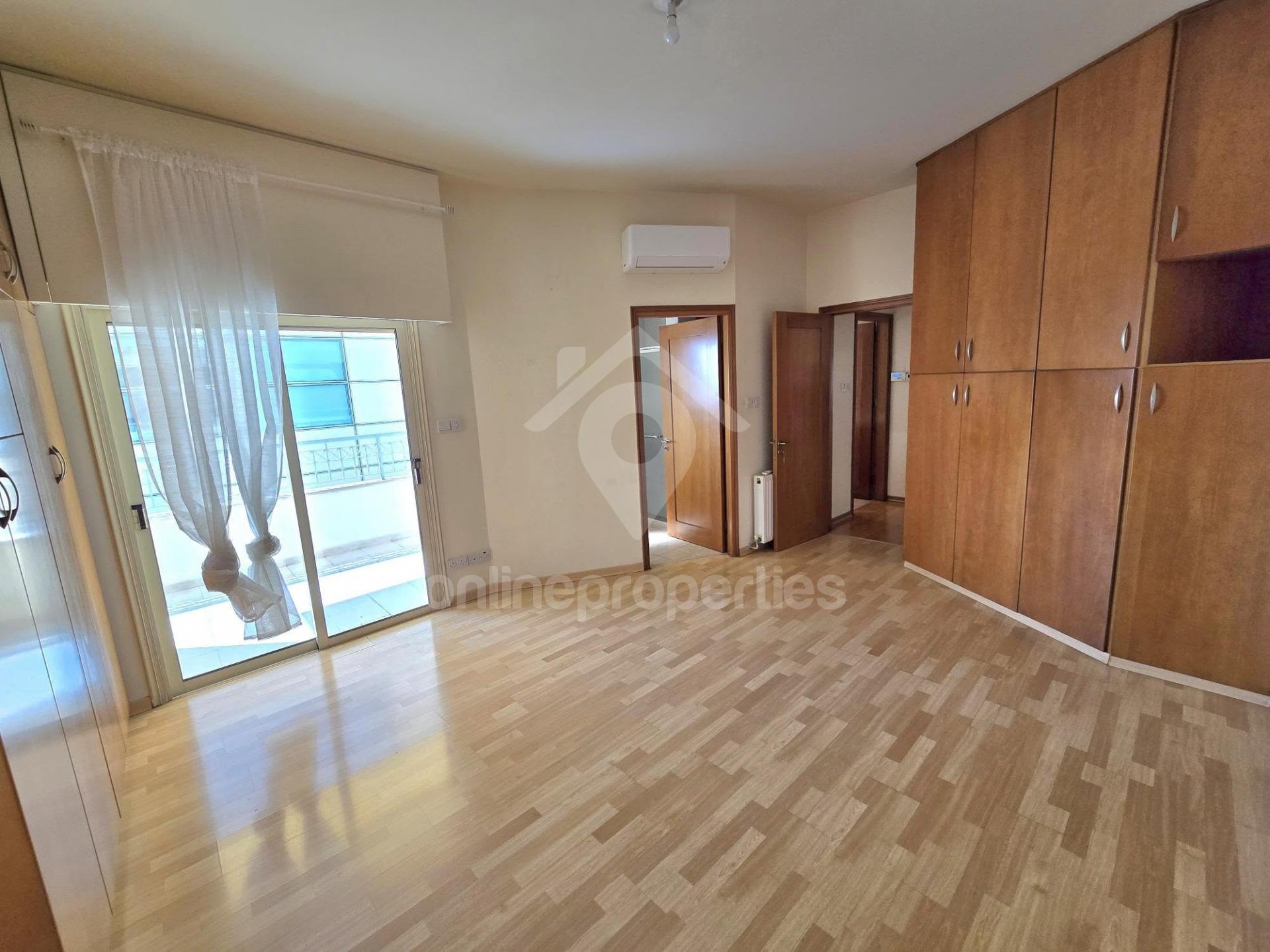 To change image, hover mouse over thumbnails below