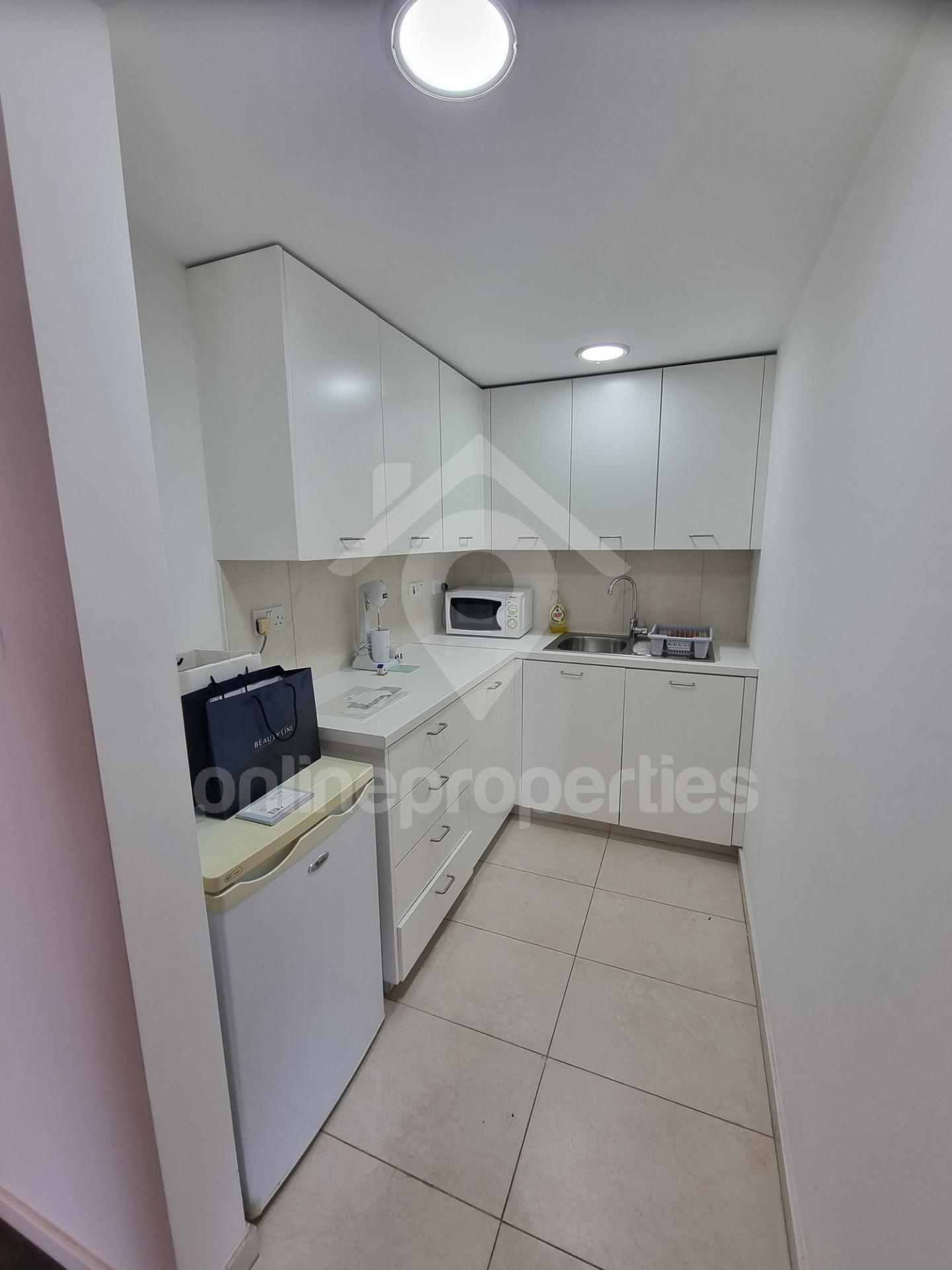 To change image, hover mouse over thumbnails below