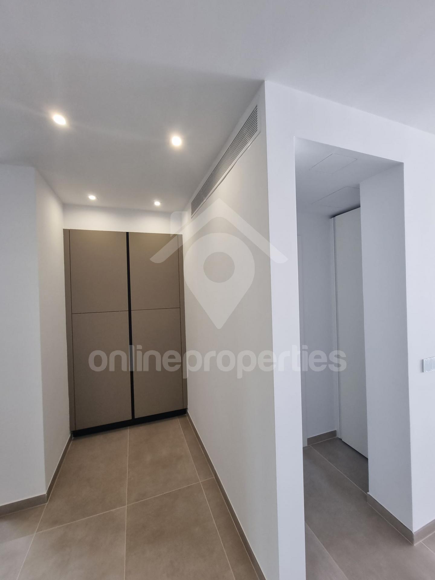 To change image, hover mouse over thumbnails below