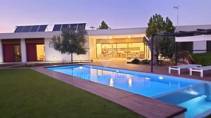 Stunning four bedroom villa GSP area
