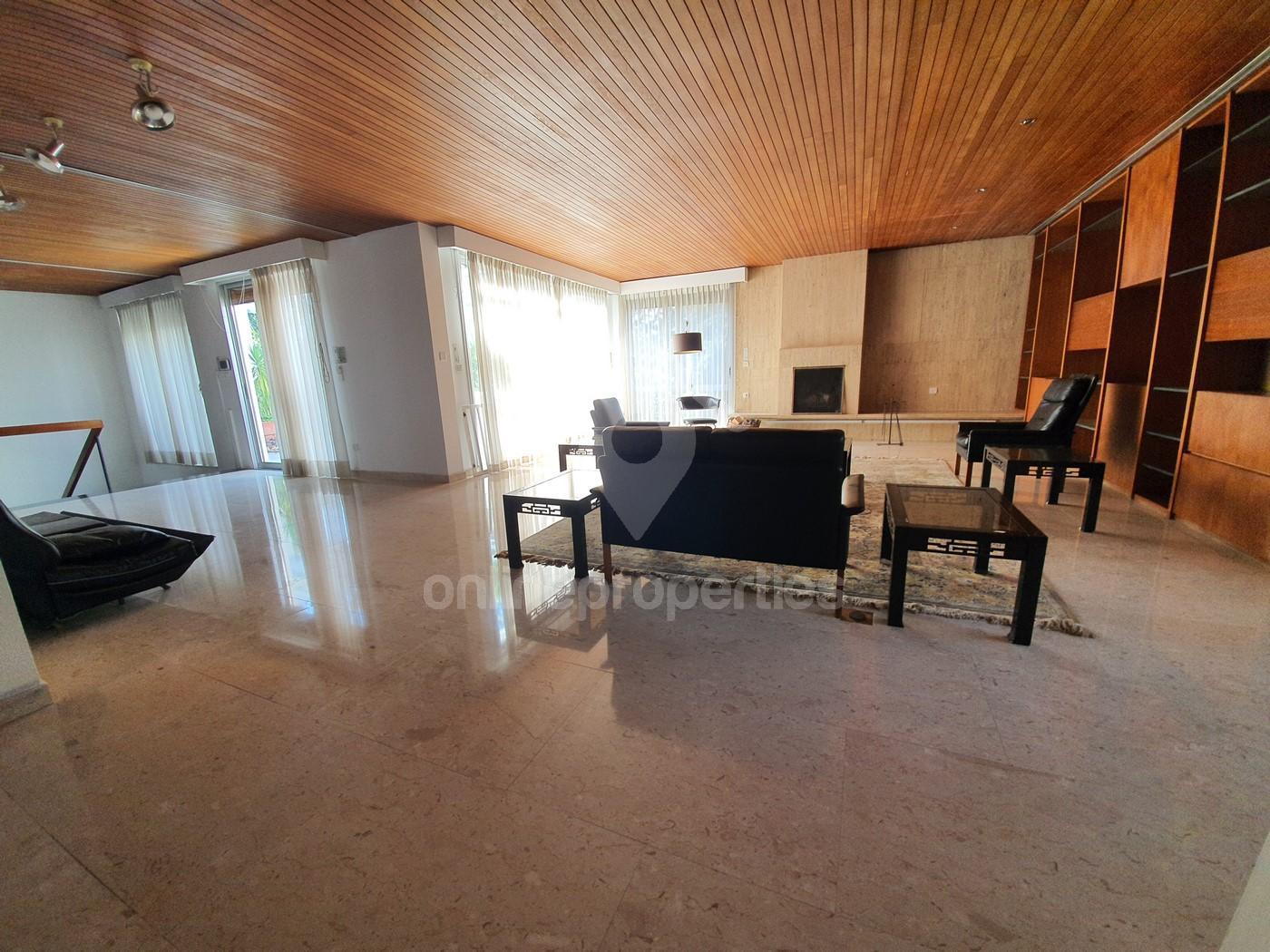 To change image, hover mouse over thumbnails below