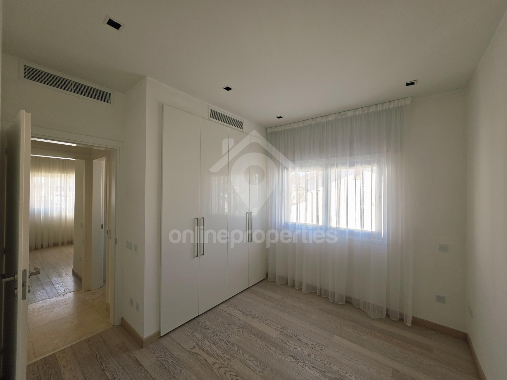 To change image, hover mouse over thumbnails below