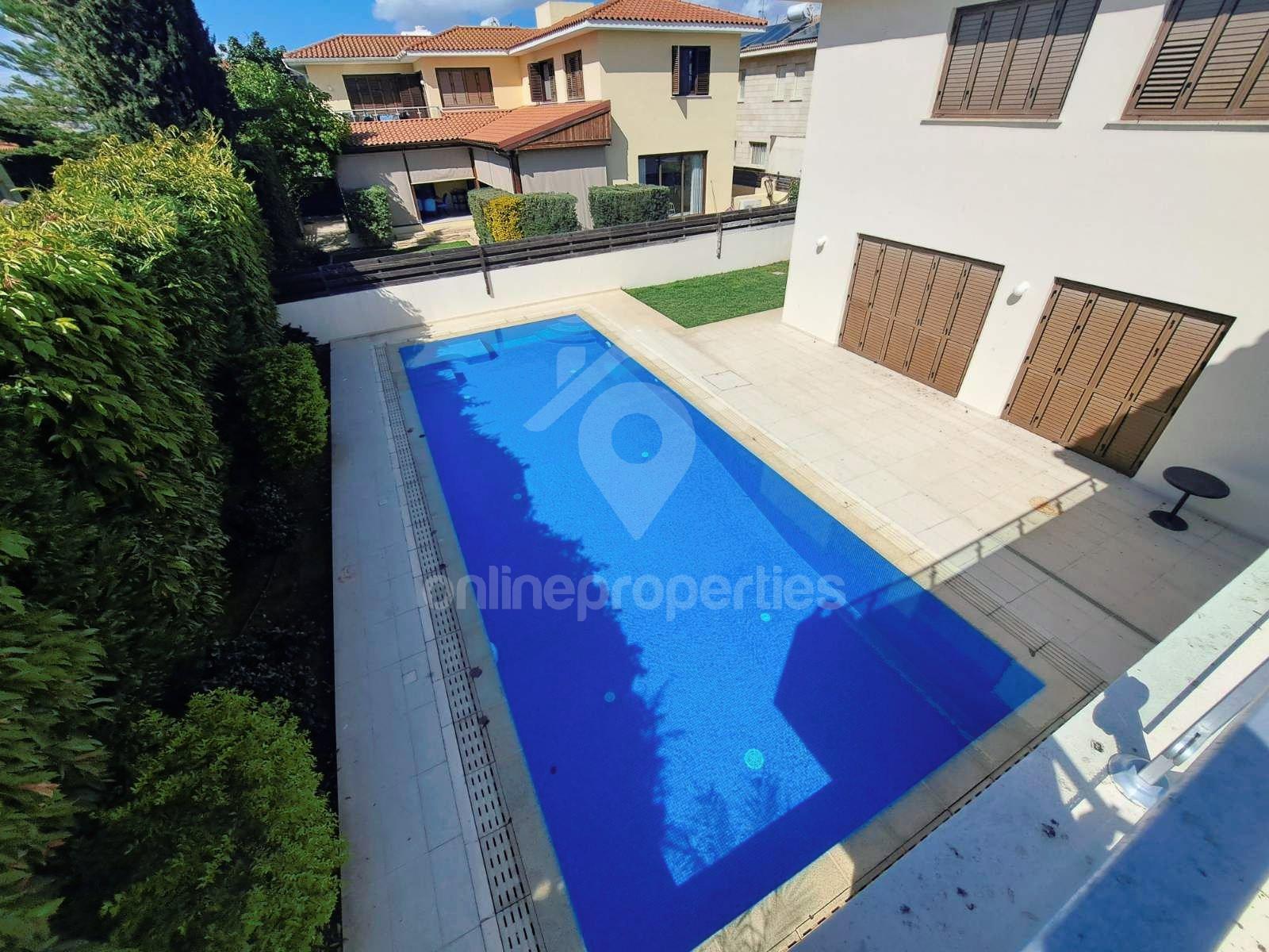 To change image, hover mouse over thumbnails below