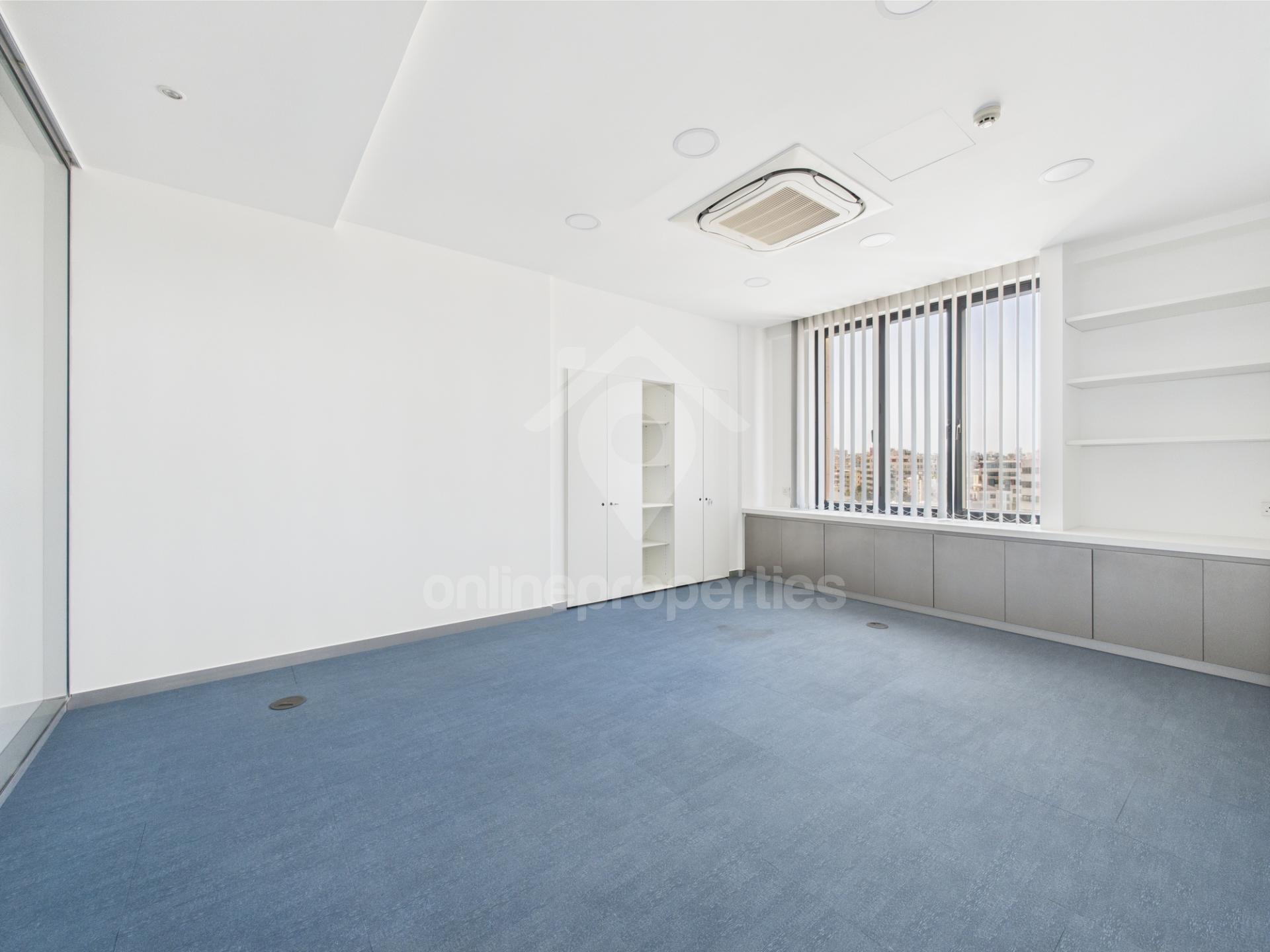 To change image, hover mouse over thumbnails below