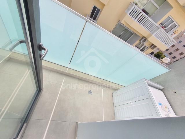 To change image, hover mouse over thumbnails below