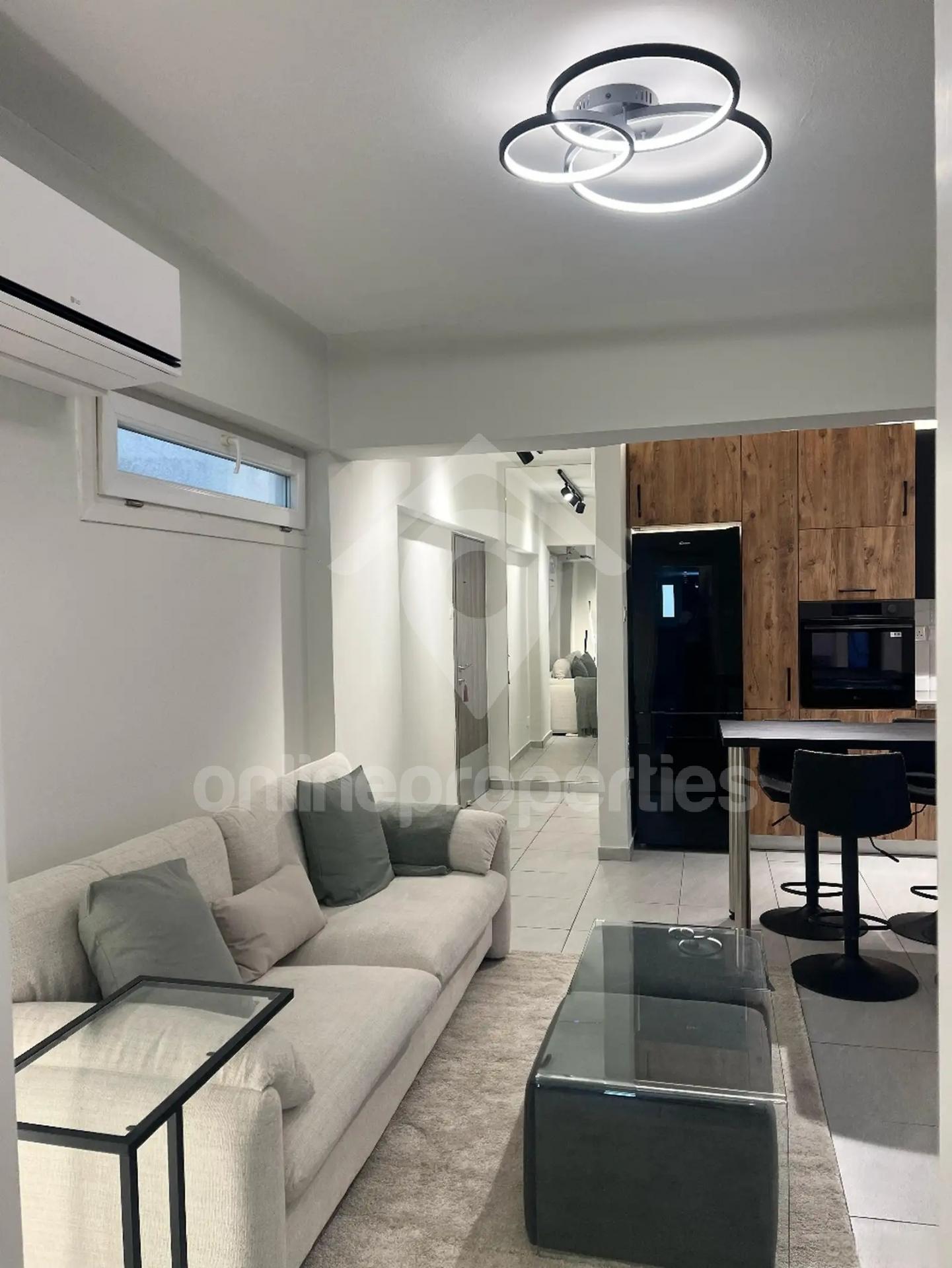 To change image, hover mouse over thumbnails below