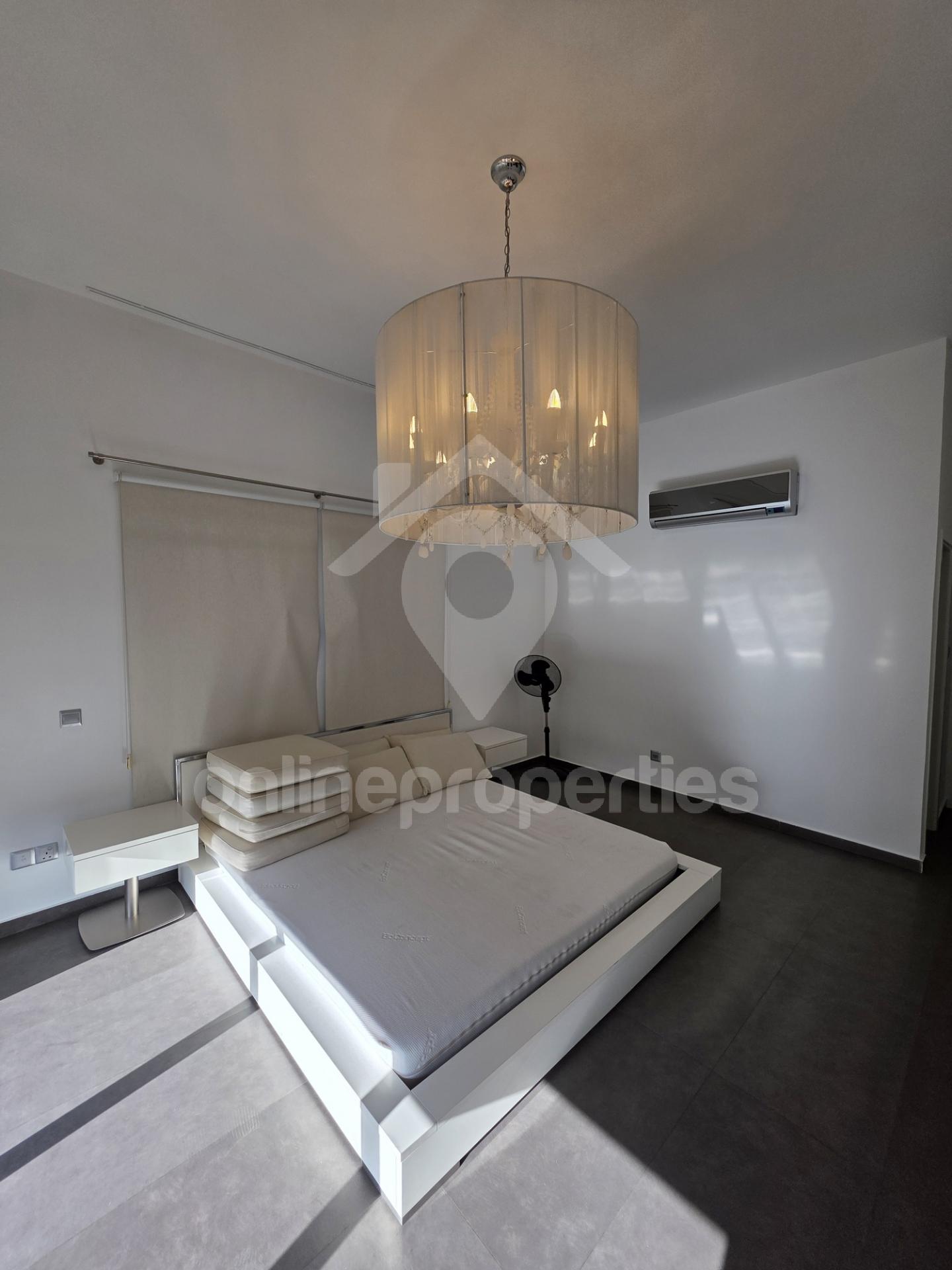 To change image, hover mouse over thumbnails below