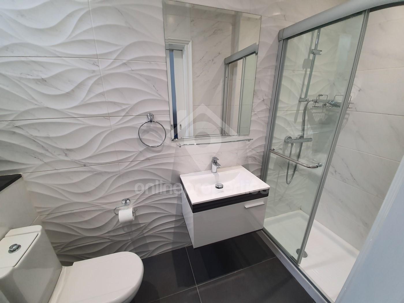 To change image, hover mouse over thumbnails below