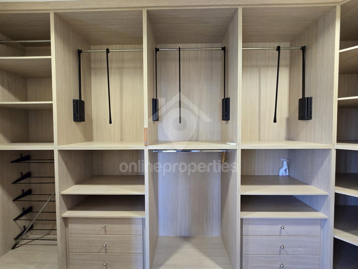 To change image, hover mouse over thumbnails below