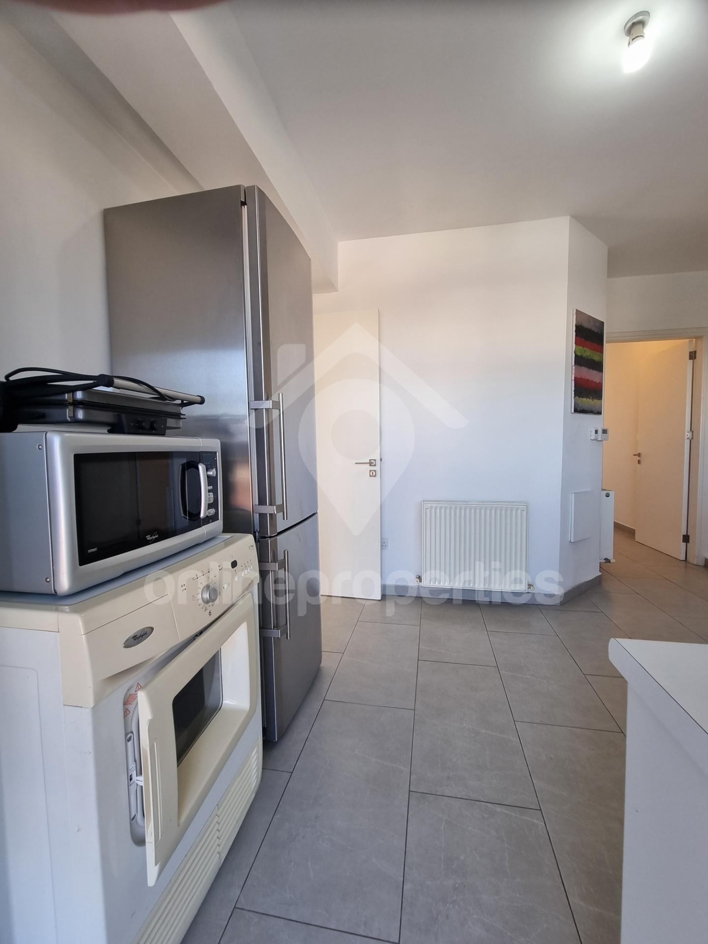 To change image, hover mouse over thumbnails below