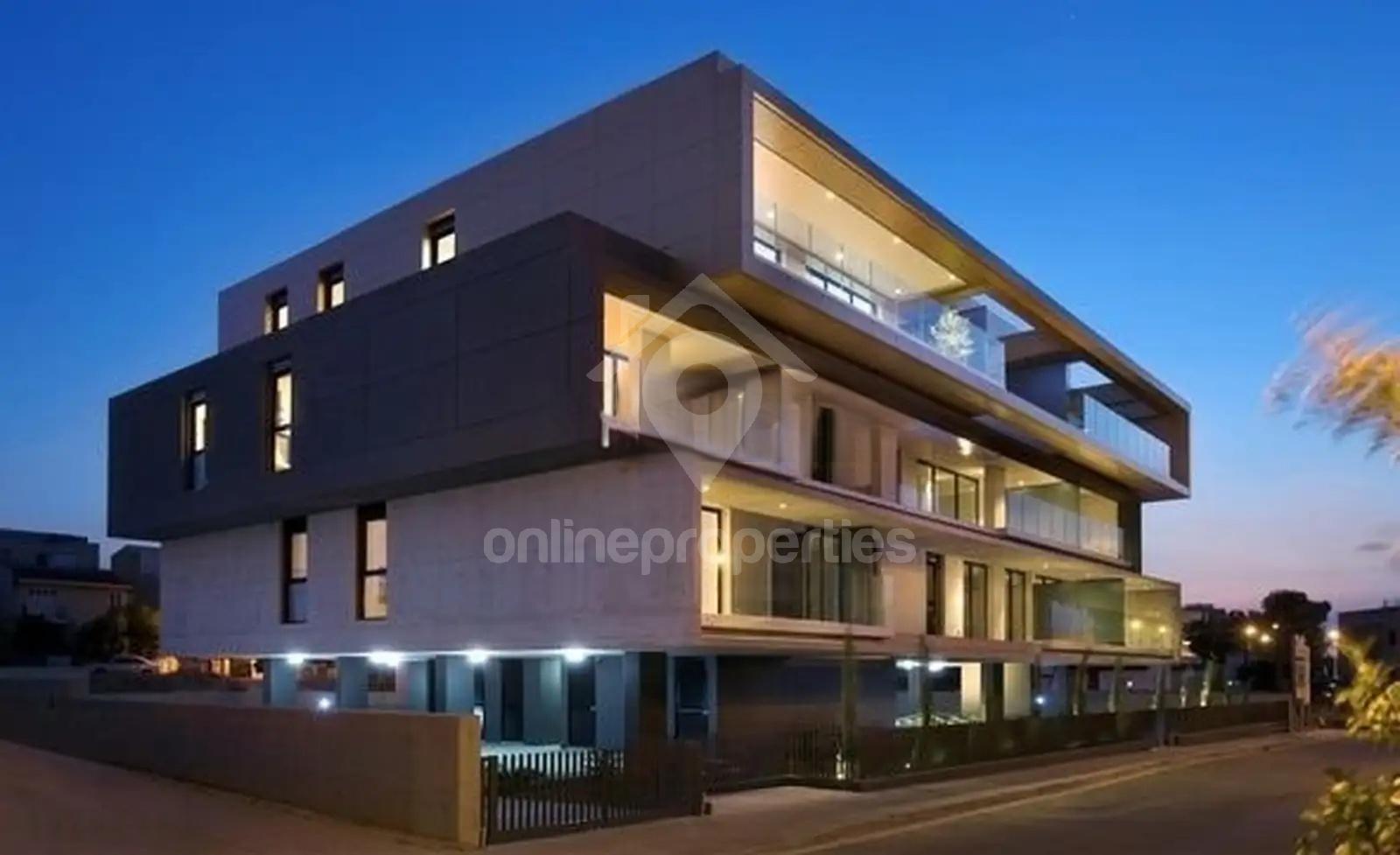 To change image, hover mouse over thumbnails below