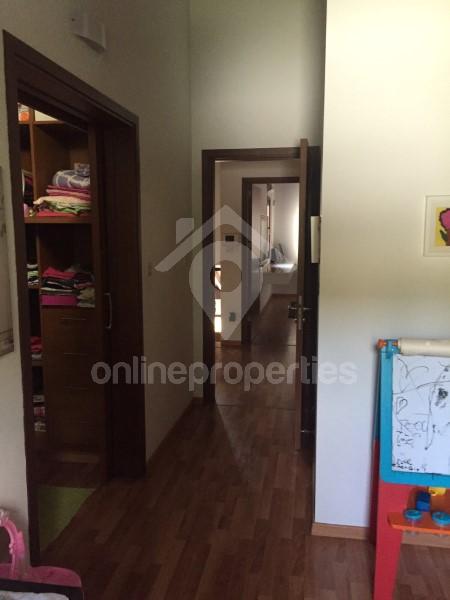 To change image, hover mouse over thumbnails below