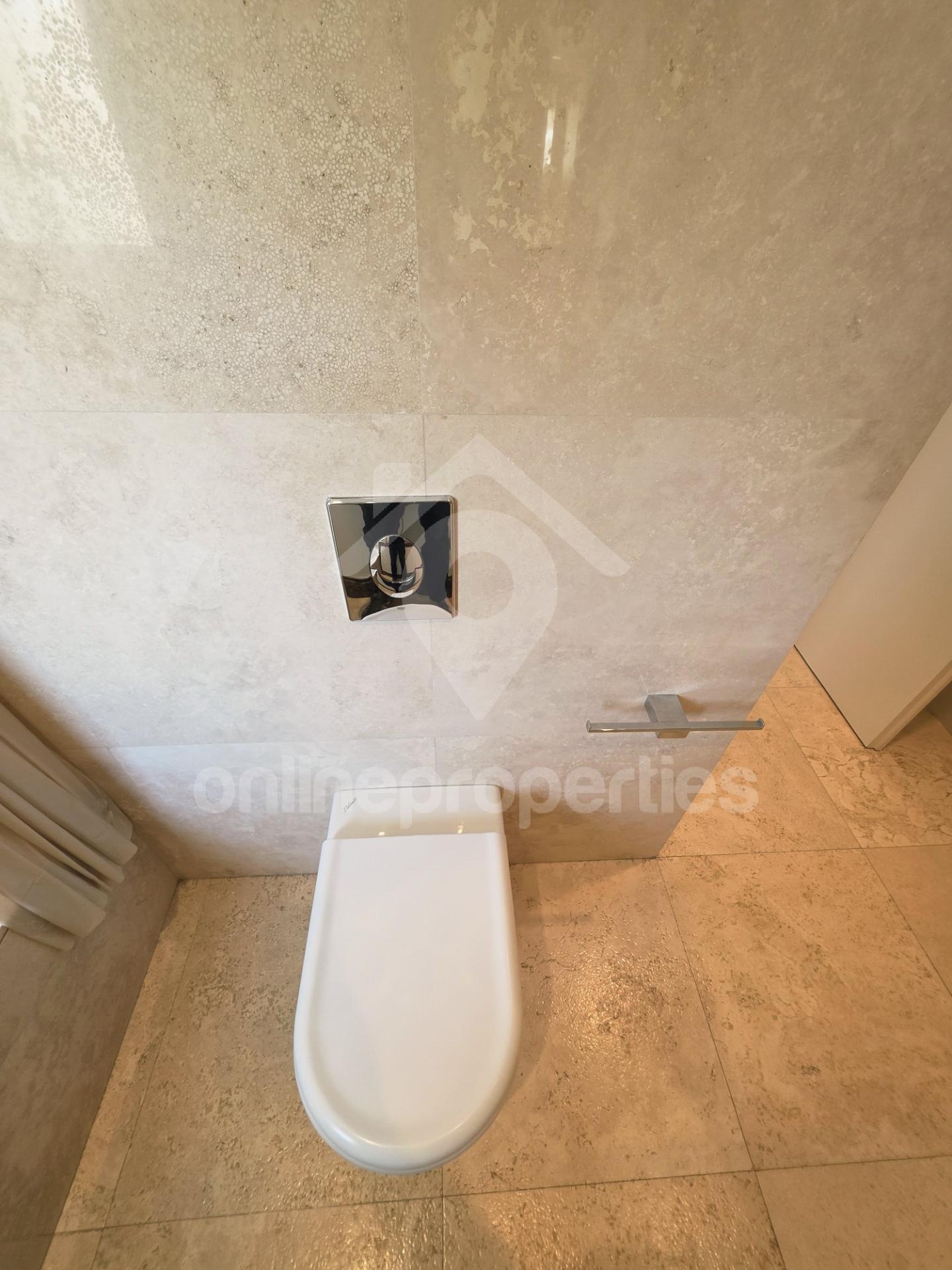 To change image, hover mouse over thumbnails below