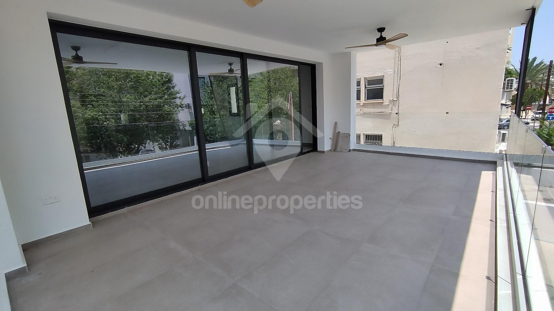 To change image, hover mouse over thumbnails below