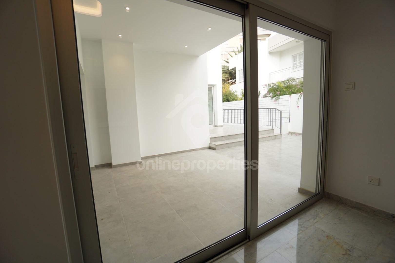 To change image, hover mouse over thumbnails below