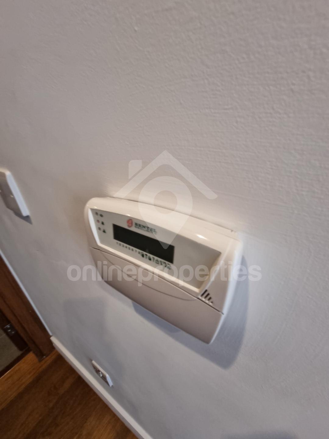 To change image, hover mouse over thumbnails below