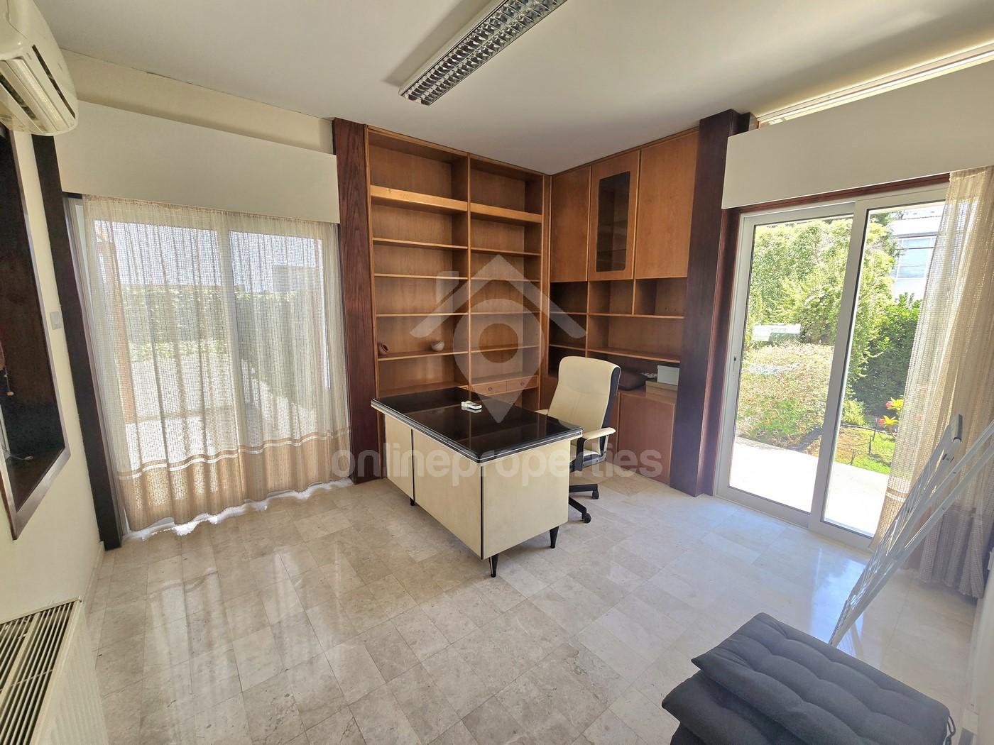 To change image, hover mouse over thumbnails below