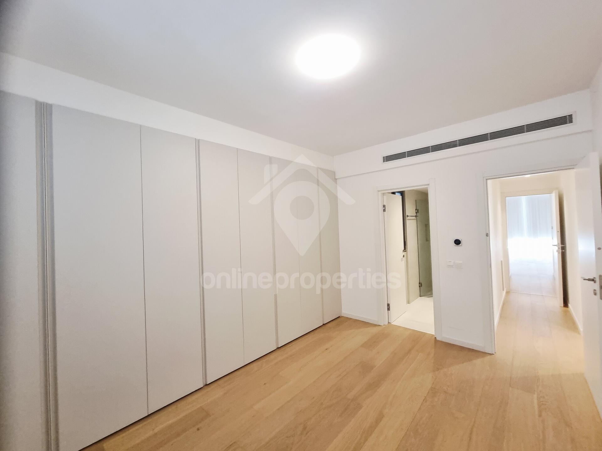 To change image, hover mouse over thumbnails below