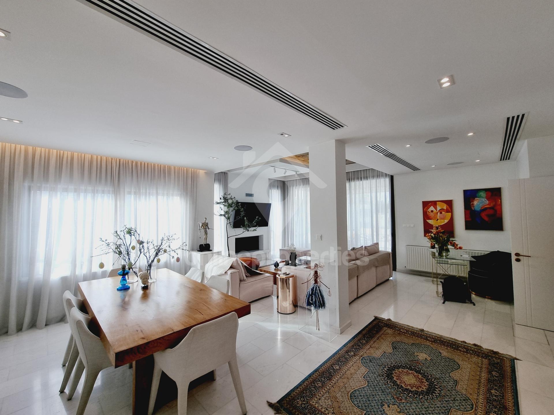 To change image, hover mouse over thumbnails below