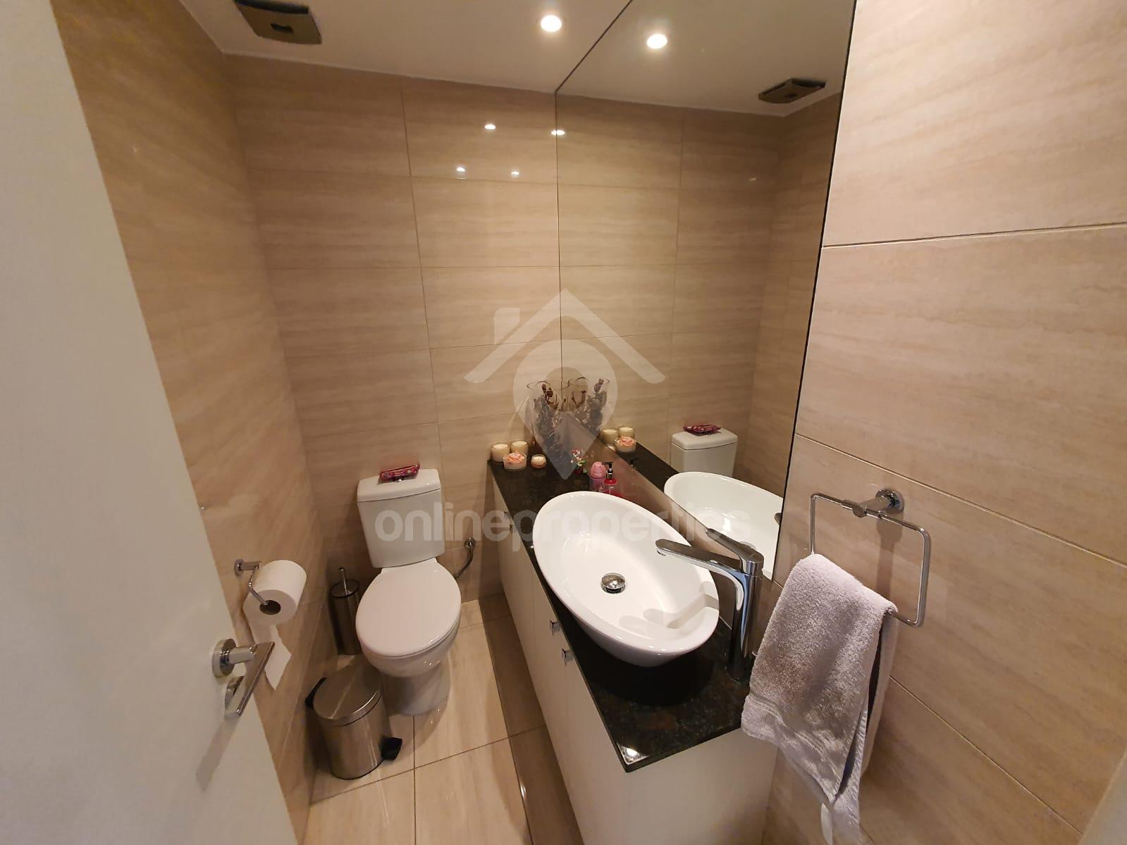 To change image, hover mouse over thumbnails below