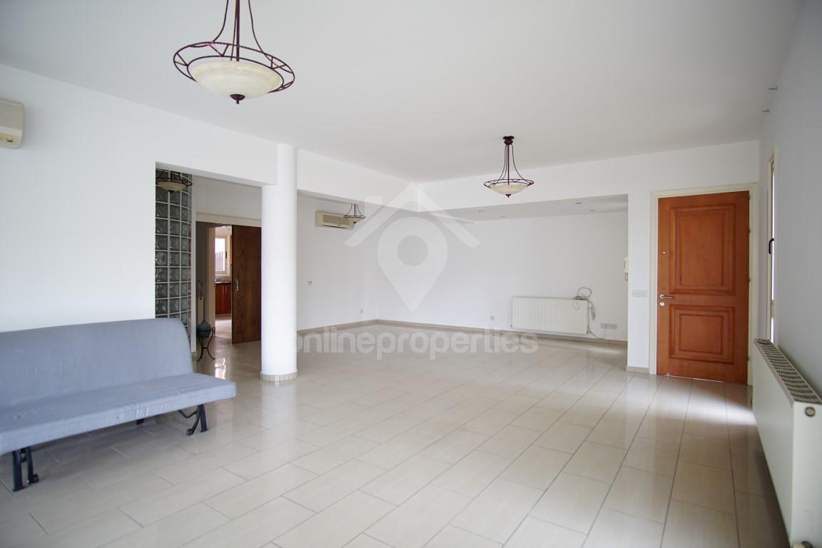 To change image, hover mouse over thumbnails below