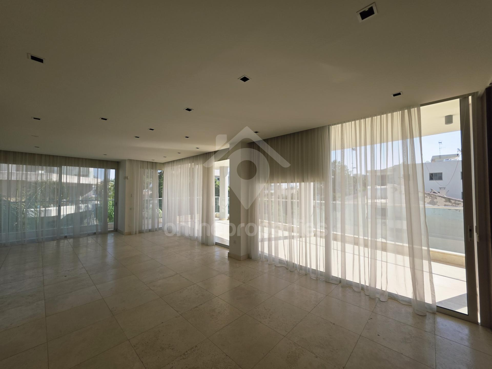 To change image, hover mouse over thumbnails below