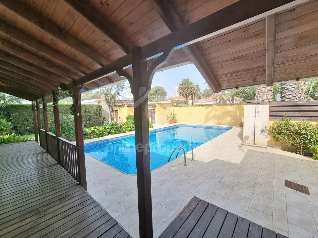 To change image, hover mouse over thumbnails below