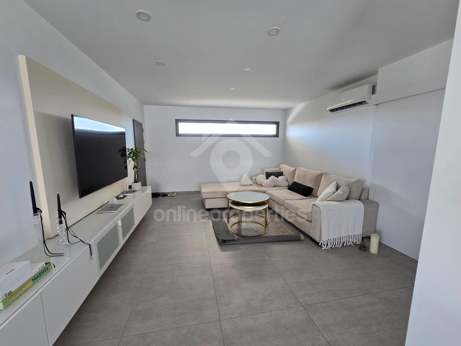 To change image, hover mouse over thumbnails below