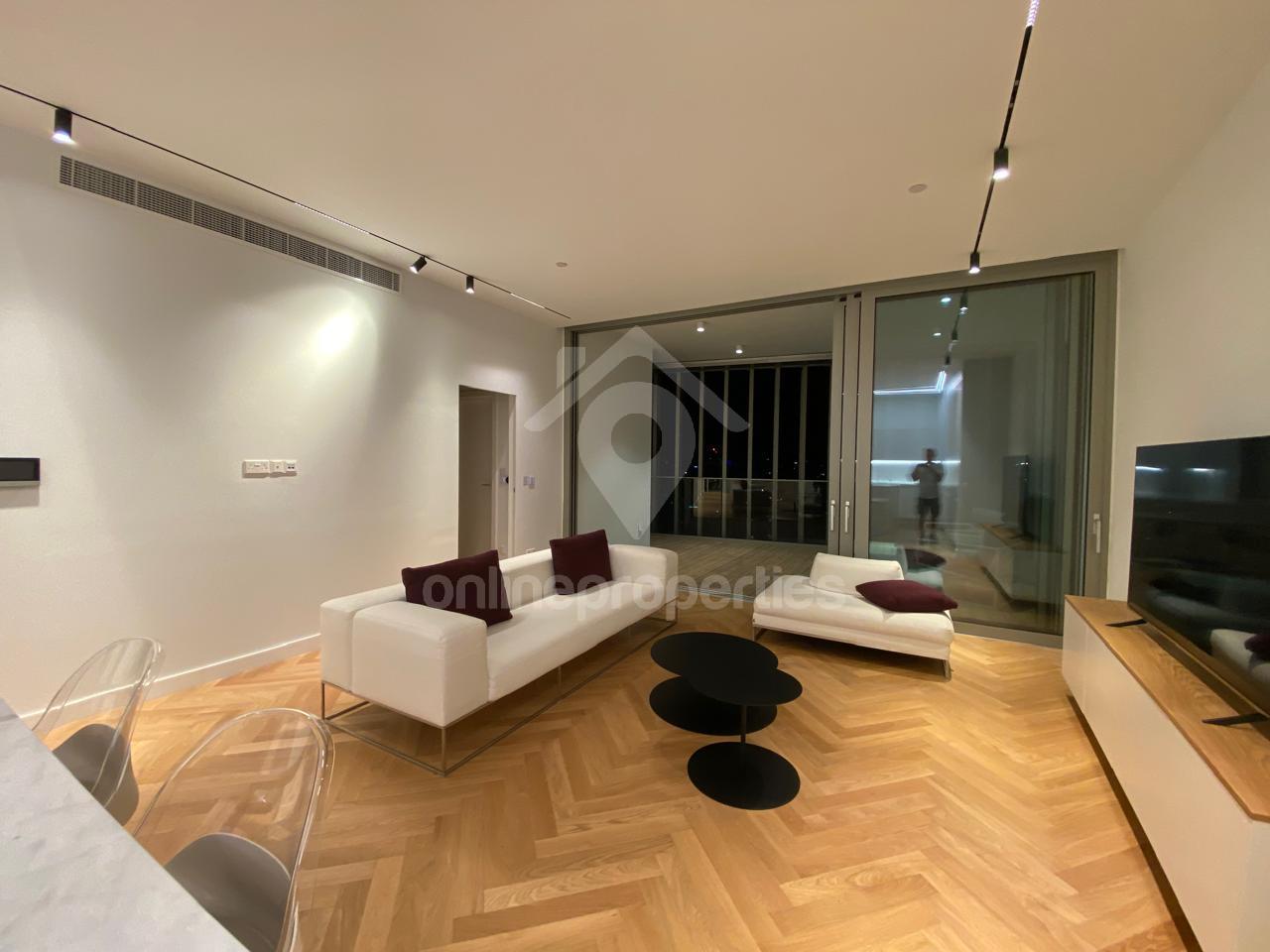 To change image, hover mouse over thumbnails below