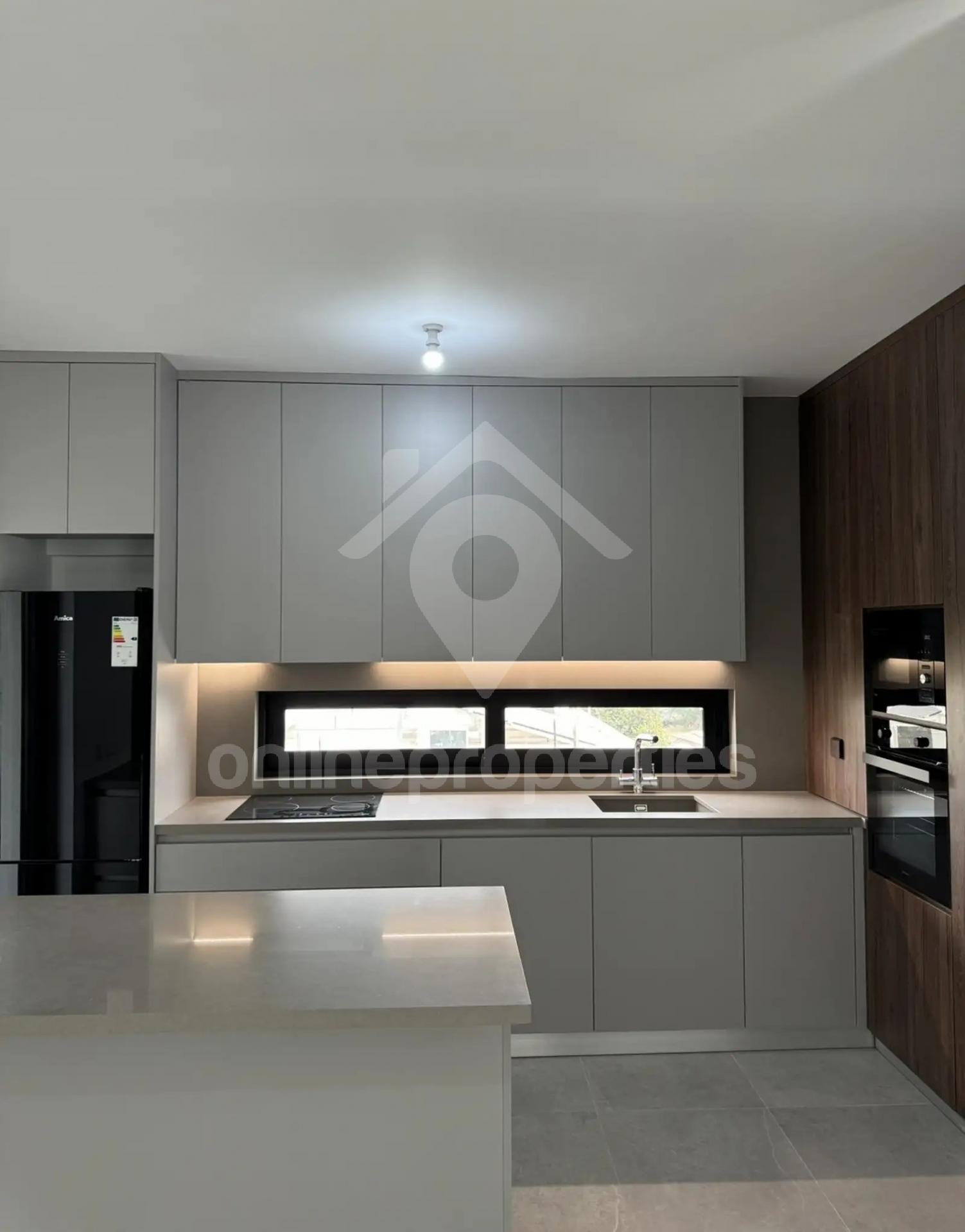 To change image, hover mouse over thumbnails below