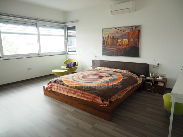 To change image, hover mouse over thumbnails below