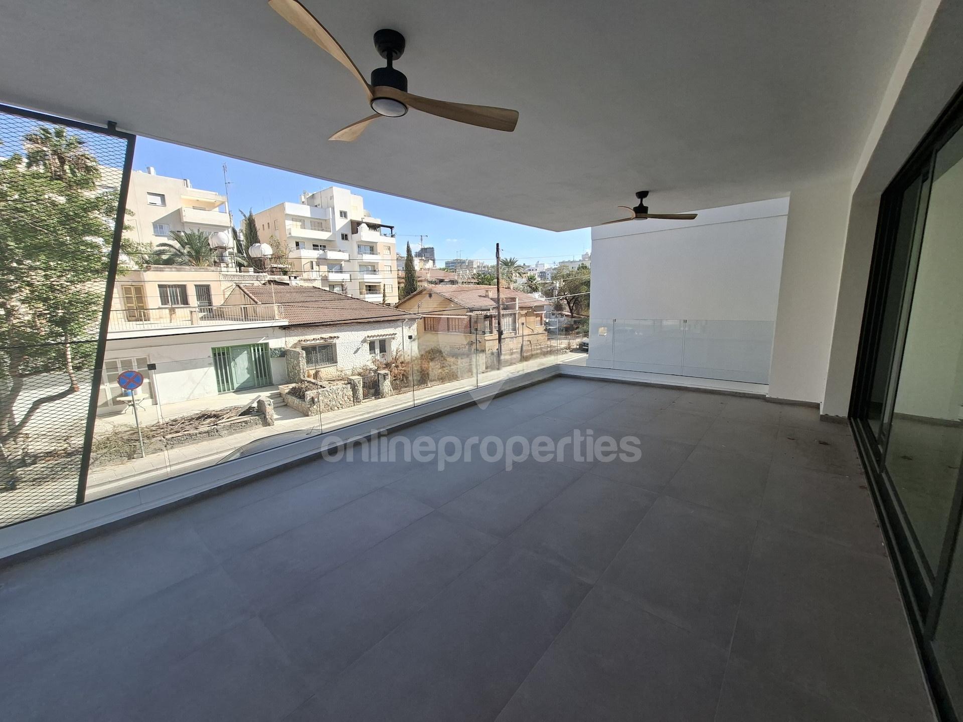 To change image, hover mouse over thumbnails below